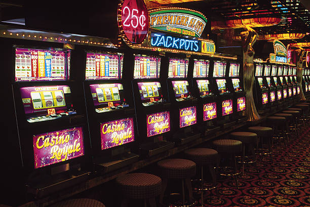 juraganslot platform showing Free Fire match feed alongside slot game options